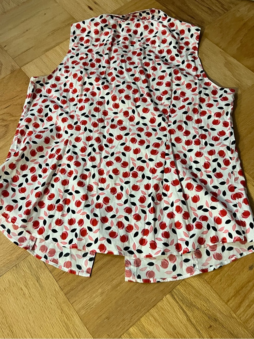 Talbots Pink and Red Tulip Floral Sleeveless Stretch Cotton Button-Up Shirt - Picture 4 of 6